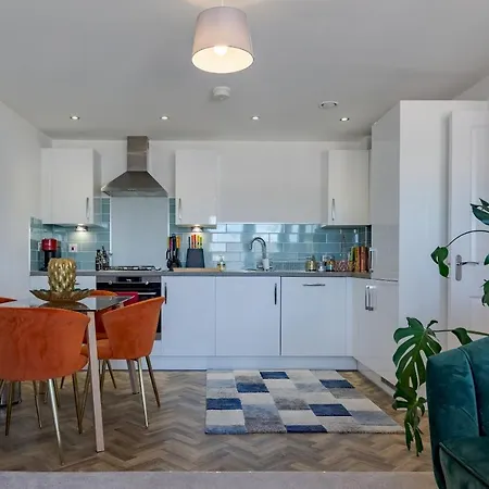 Pass The Keys New Chic 2 Bed Pad Free Parking Birmingham