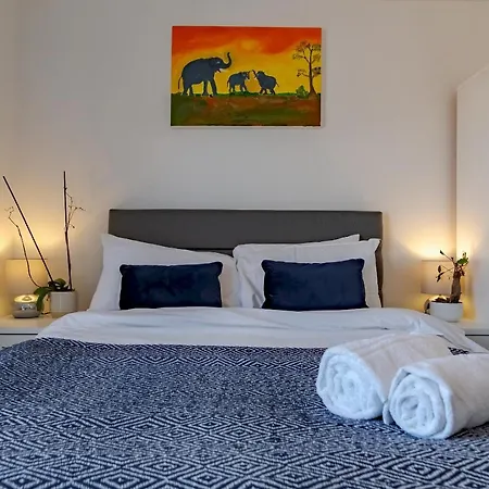 Pass The Keys New Chic 2 Bed Pad Free Parking Apartment *