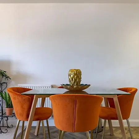 Pass The Keys New Chic 2 Bed Pad Free Parking Apartment *