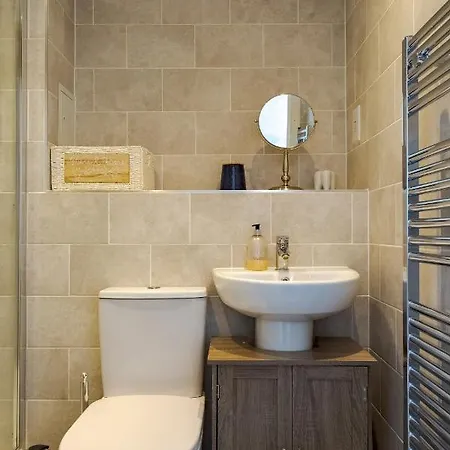 Pass The Keys New Chic 2 Bed Pad Free Parking Apartment