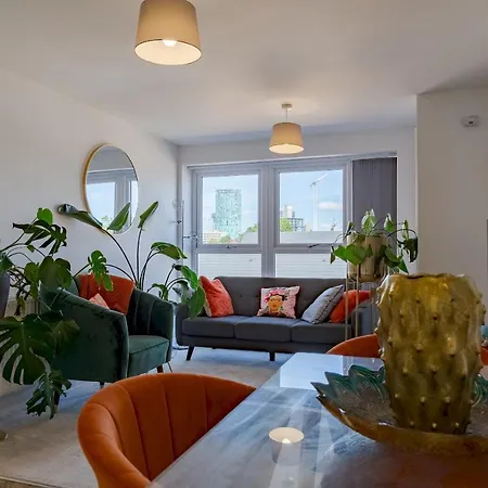 Pass The Keys New Chic 2 Bed Pad Free Parking *